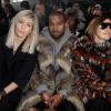 Kanye West, entouré de Noomi Rapace et Carine Roitfeld au défilé Givenchy à la Fashion Week de Paris, janvier 2014
