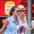 Les Anges de la télé-réalité 6 : Anaïs Camizuli et Amélie Neten réunies sur le tournage à Sydney, le 20 janvier 2014