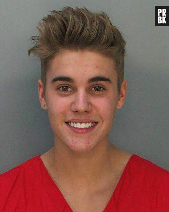 Justin Bieber : mugshot souriant après son arrestation à Miami, le 23 janvier 2014