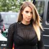 Kim Kardashian adore miser sur son décolleté