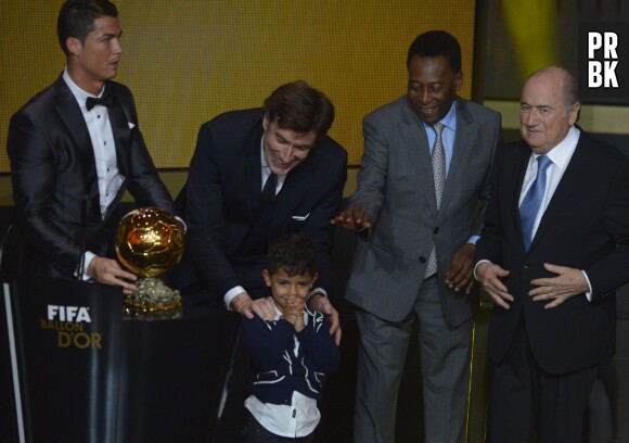 Cristiano Ronaldo : son fils Cristiano Ronaldo Junior sur scène pour fêter son Ballon d'or 2013, le 13 janvier 2014 à Zurich