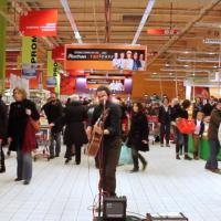 [VIDÉO] Oubliez le flashmob, place au flashchorale signé Noni