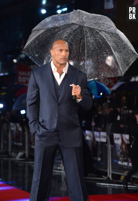 Dwayne Johnson sous la pluie pour l'avant-première de GI Joe, le 18 mars 2013 à Londres