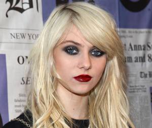 Taylor Momsen reine de la provoc' dans le clip 'Heaven Knows' de The Pretty Reckless