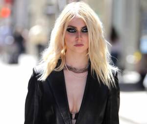 Taylor Momsen se déshabille dans le clip 'Heaven Knows' de The Pretty Reckless