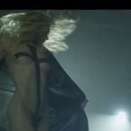 Taylor Momsen plus trash que Miley Cyrus : nue dans le clip d'Heaven Knows