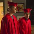 Glee saison 5, épisode 10 : Chord Overstreet et Darren Criss sur une photo