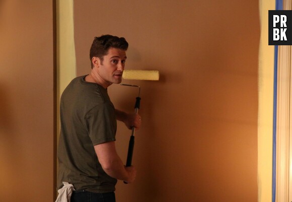 Glee saison 5, épisode 10 : Matthew Morrison sur une photo