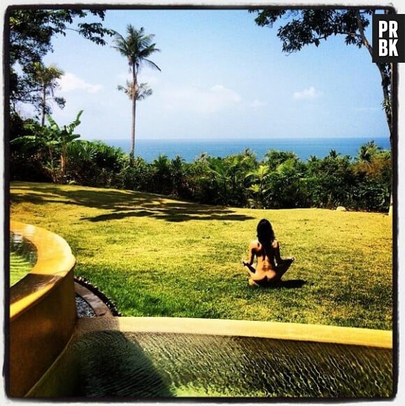 Michelle Rodriguez nue dans son jardin sur Instagram