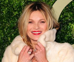Kate Moss pose totalement nue pour la couv' du magazine "Lui"