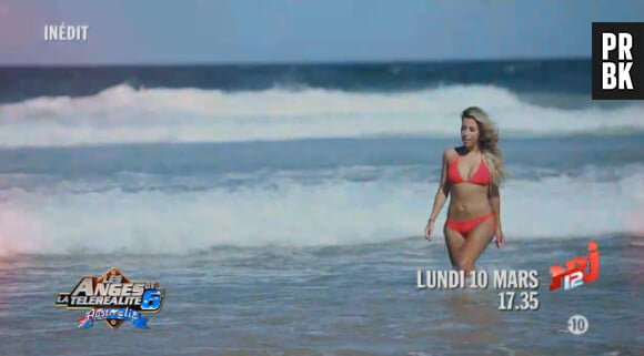 Les Anges de la télé-réalité 6 : Nelly sexy en bikini