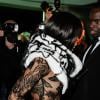 Rihanna : sa poitrine cachée par de la fourrure, le 1er mars 2014 à la Fashion Week de Paris