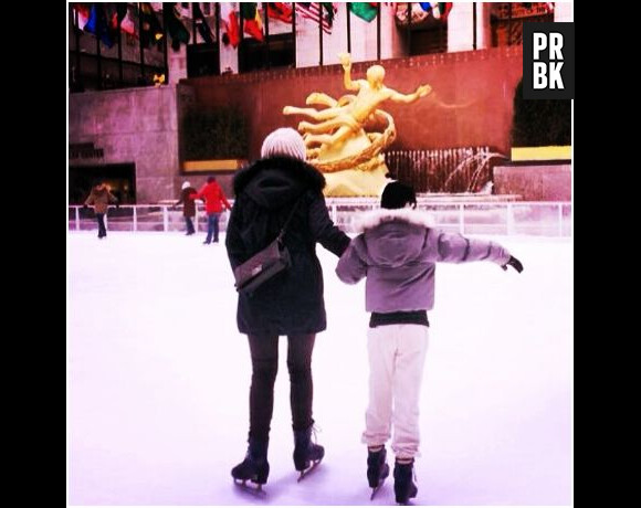 Alizée et sa fille Annily profitent d'une patinoire de New York, le 5 mars 2014 sur Instagram