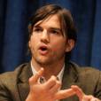 Ashton Kutcher va accueillir Mila Kunis dans Mon Oncle Charlie
