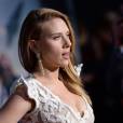 Scarlett Johansson met ses seins en avant à l'avant-première de Captain America 2 le 13 mars 2014