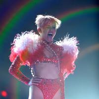 Miley Cyrus : son bus de tournée prend feu