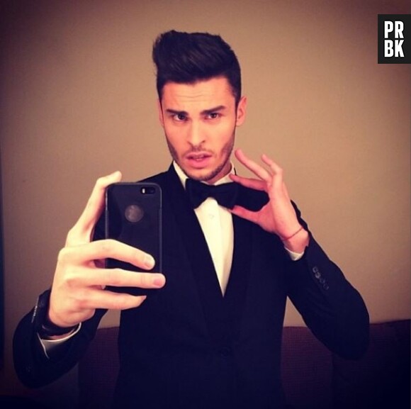 Baptiste Giabiconi en mode James Bond classe et sexy sur Instagram