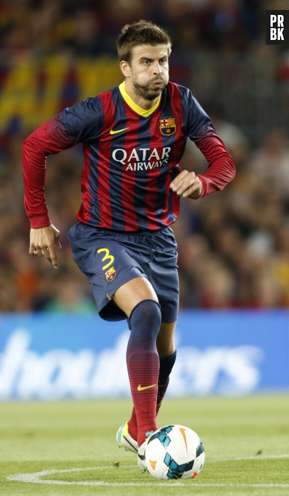 Gerard Piqué au bout de l'effort pendant FC Barcelone VS Santos, le 2 août 2013 au Camp Nou