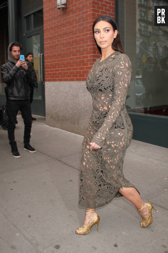 Kim Kardashian : sous-vêtements apparents dans une rue de New-York, le 25 mars 2014