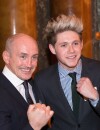 Niall Horan (One Direction) : rencontre avec la Reine d'Angleterre lors d'une réception de la communauté irlandaise au Palais de Buckingham à Londres, le 25 mars 2014