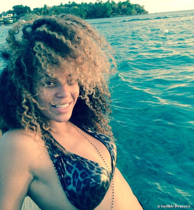 Beyoncé sexy au naturel pour des photos de vacances en famille avec Jay Z et Blue Ivy, avril 2014