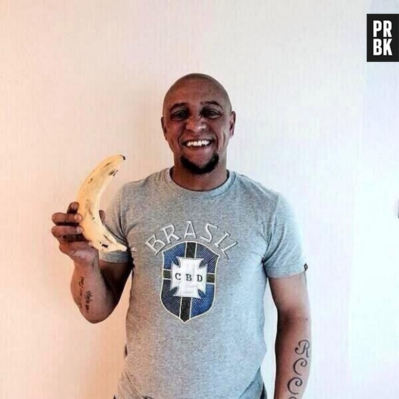 Roberto Carlos en mode banane pour soutenir Dani Alves