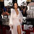  Rihanna : des "seins moches" ? 