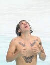  Harry Styles : un torse rempli de tatouages, le 7 mai 2014 &agrave; Rio de Janeiro 