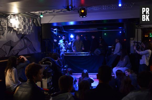 L'Entourage : des fans ont participé à une pré-écoute de l'album Jeunes Entrepreneurs du collectif, au Pop-up du Label à Paris, le 24 avril 2014