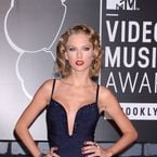 Taylor Swift oubliée du top 100 des femmes les + sexy, Candice Swanepoel #1