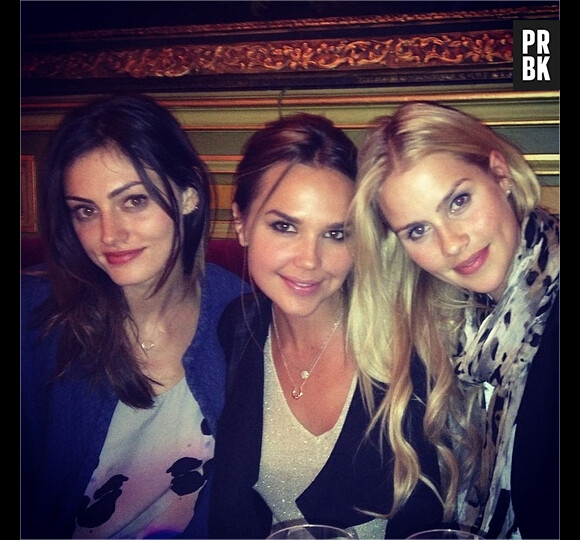 Vampire Diaries : Phoebe Tonkin, Arielle Kebbel et Claire Holt se retrouvent à Paris
