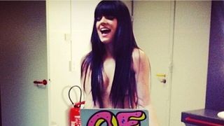 Lily Allen : danse sexy et topless sur Instagram