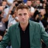 Robert Pattinson prend la pose au Festival de Cannes 2014, le dimanche 18 mai