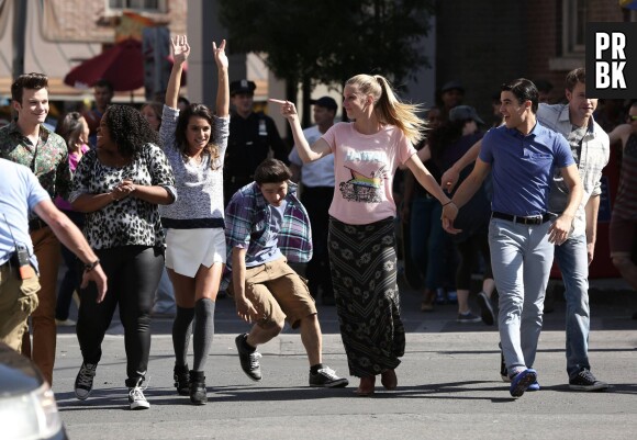 Glee saison 5 : Lea Michele, Chris Colfer... photo du final