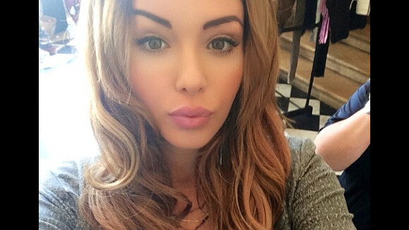 Nabilla Benattia : selfie sans soutif et duck face sur Instagram