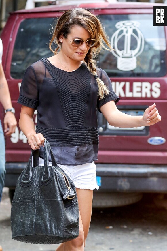Lea Michele en balade à New York le 23 juillet 2014