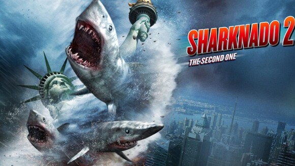 Sharknado 2 : les 10 moments les plus délirants (et ridicules) en GIFs