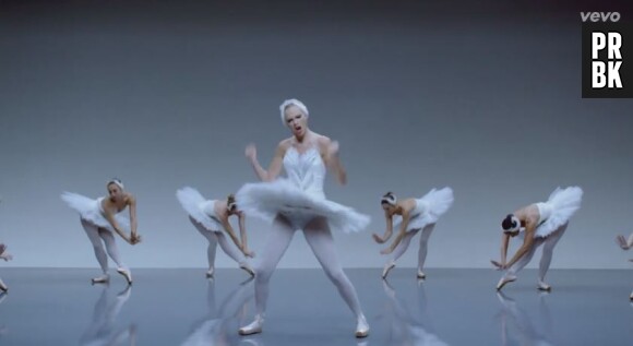 Taylor Swift : Shake It Off, le clip aux milles looks