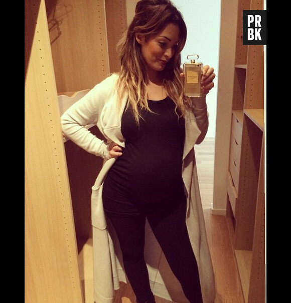 Emilie Nef Naf exhibe son baby bump sur Instagram, le 5 septembre 2014