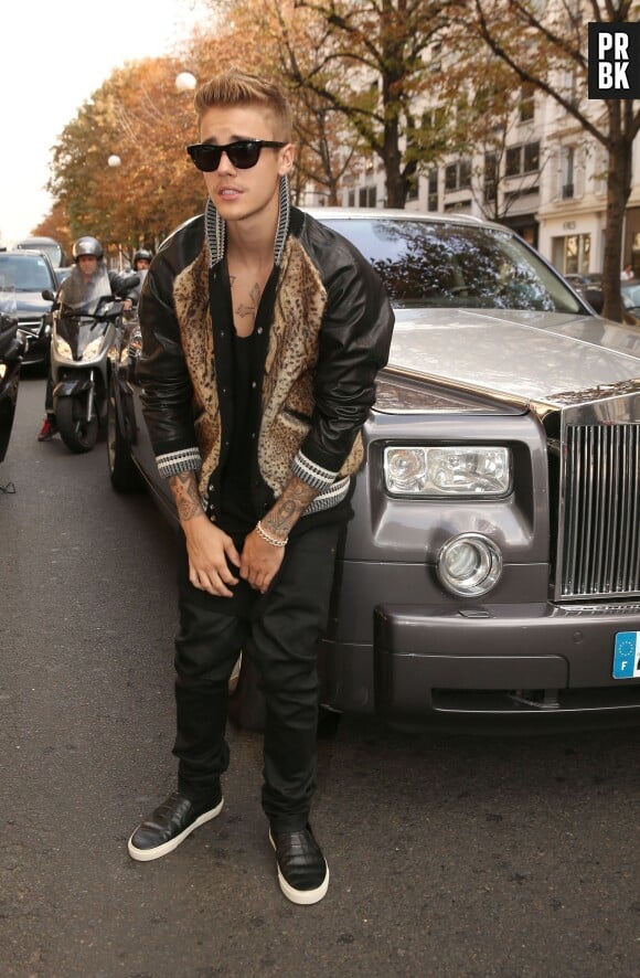 Justin Bieber prend la pose en mode gangsta, le 30 septembre 2014 à Paris