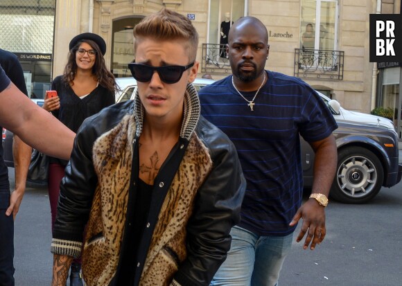 Justin Bieber fait du shopping sur l'avenue Montaigne, le 30 septembre 2014 à Paris