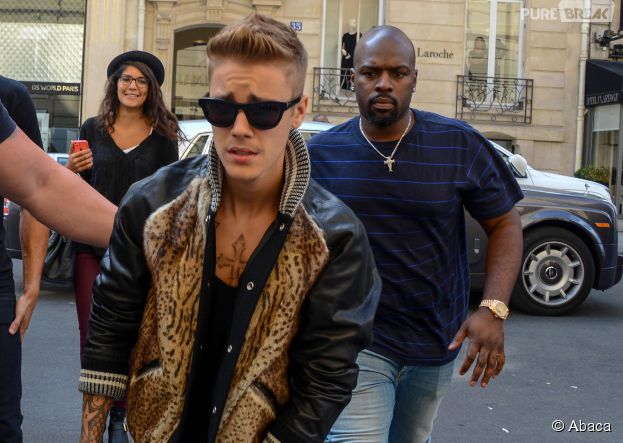 Justin Bieber fait du shopping sur l'avenue Montaigne, le 30 septembre 2014 &agrave; Paris