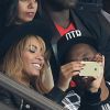 Beyoncé et Jay Z : selfie pendant PSG VS FC Barcelone au Parc des Princes, le 30 septembre 2014