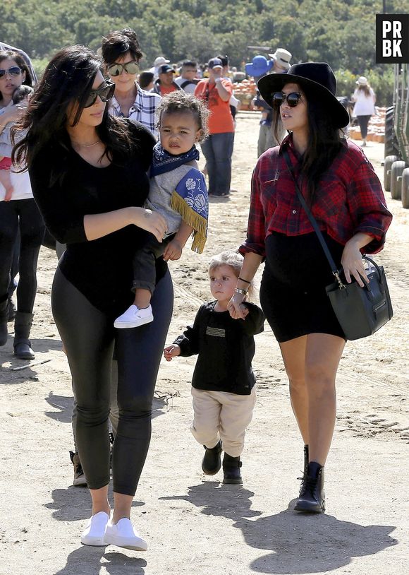 Kim Kardashian, Kanye West, North et toute la famille Kardashian à la recherche d'une citrouille pour Halloween, le 18 octobre 2014 à Los Angeles