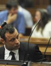  Oscar Pistorius dans le box des accus&eacute;s lors de son proc&egrave;s pour meurtre, le 6 mars 2014, &agrave; Pretoria. 