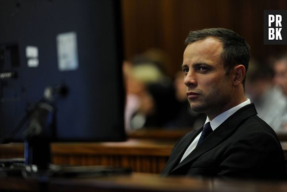 Oscar Pistorius dans le box des accusés lors de son procès pour meurtre, le 6 mars 2014, à Pretoria.