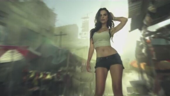Call of Duty Advanced Warfare : un trailer épique avec la sexy Emily Ratajkowski