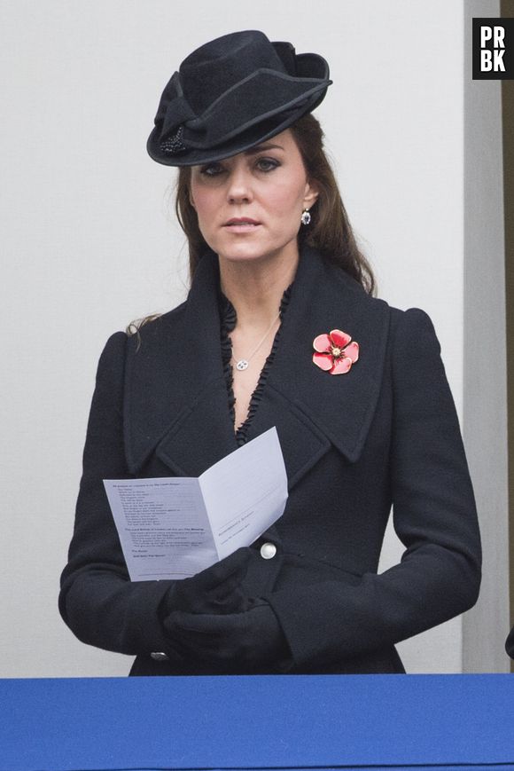 Kate Middleton enceinte et sombre pour le "Remembrance Sunday", le 9 novembre 2014 à Londres