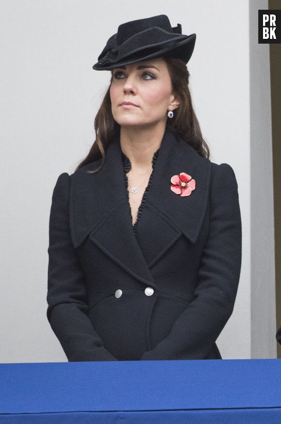 Kate Middleton enceinte et sombre pour le "Remembrance Sunday", le 9 novembre 2014 à Londres