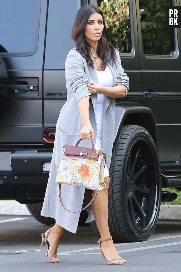 Kim Kardashian porte un sac Hermès peint par... North West